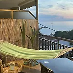 Front Retro Hideaway In Appartamento