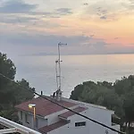 Front Retro Hideaway In Salou