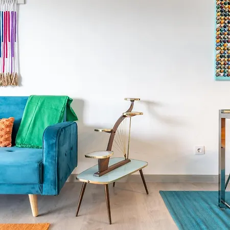 Front Retro Hideaway In
