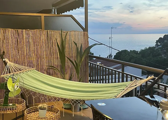 Front Retro Hideaway In Апартаменты