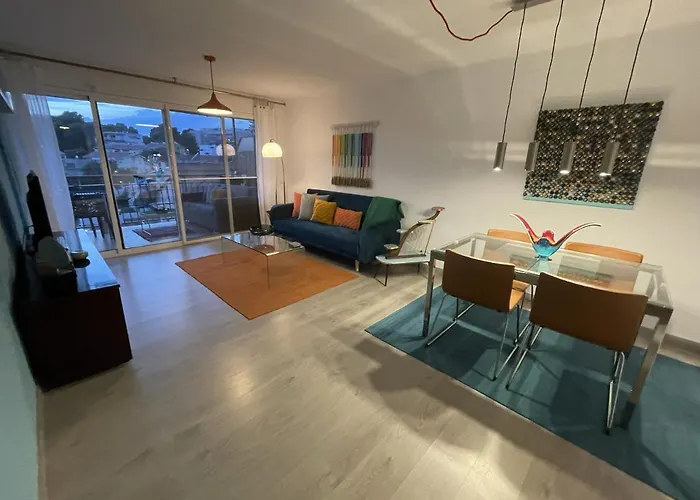 Front Retro Hideaway In Салоу