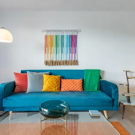 Front Retro Hideaway In Apartment Salou