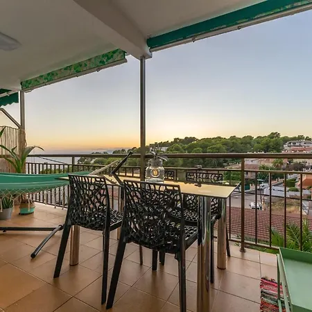 Front Retro Hideaway In Apartment Salou