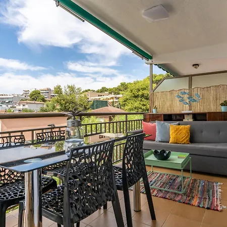 Apartment Front Retro Hideaway In