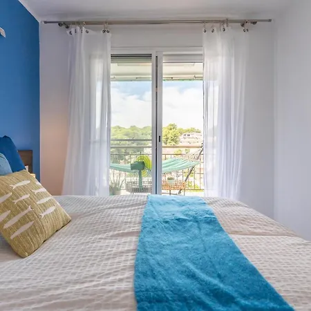 Front Retro Hideaway In Apartment *