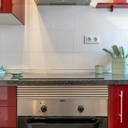 Front Retro Hideaway In Apartment