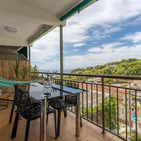 Apartment Front Retro Hideaway In *