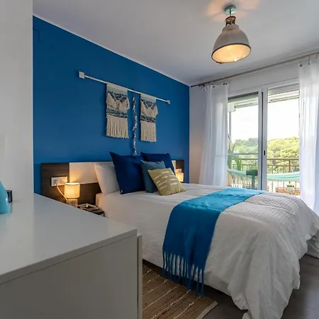 Apartment Front Retro Hideaway In