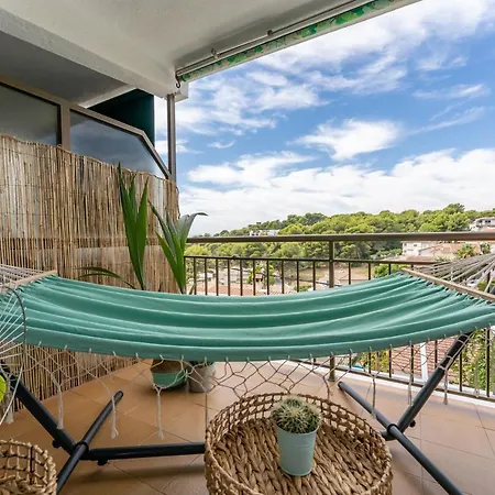 Apartment Front Retro Hideaway In