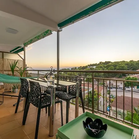 Front Retro Hideaway In Apartment Salou