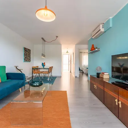 Front Retro Hideaway In Salou