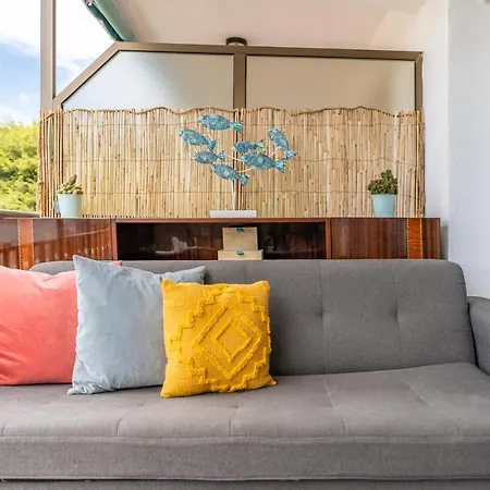 Front Retro Hideaway In Apartment Salou