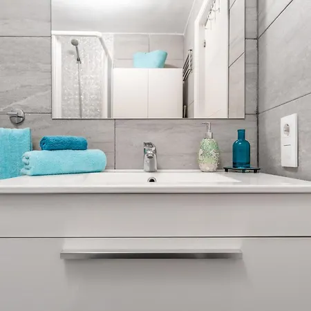 Front Retro Hideaway In