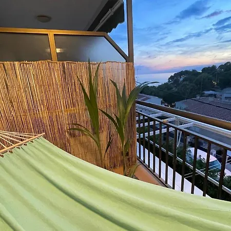 Apartment Front Retro Hideaway In