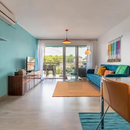 Apartment Front Retro Hideaway In