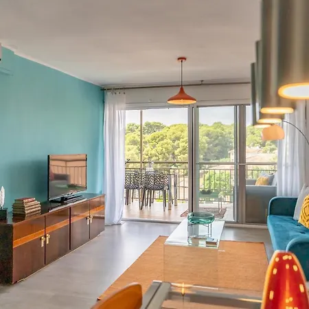 Front Retro Hideaway In Salou