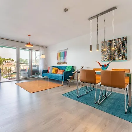 Front Retro Hideaway In