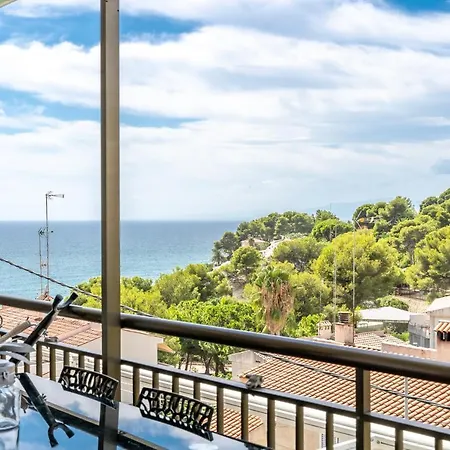 Front Retro Hideaway In Apartment