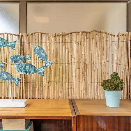 Front Retro Hideaway In Apartment *