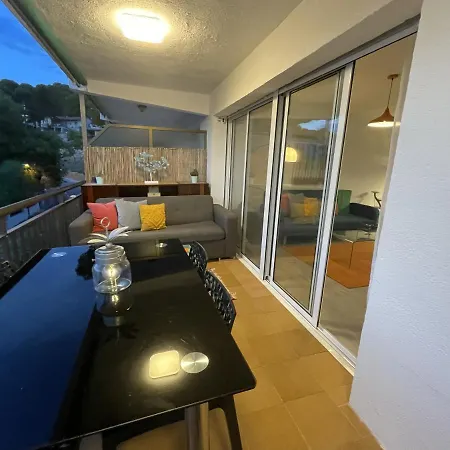 Front Retro Hideaway In Apartment *