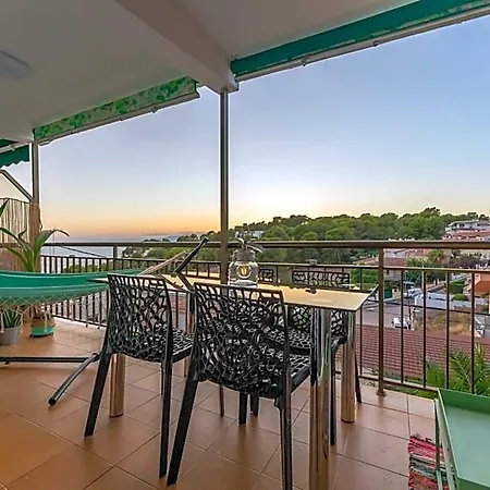 Front Retro Hideaway In Appartement Salou