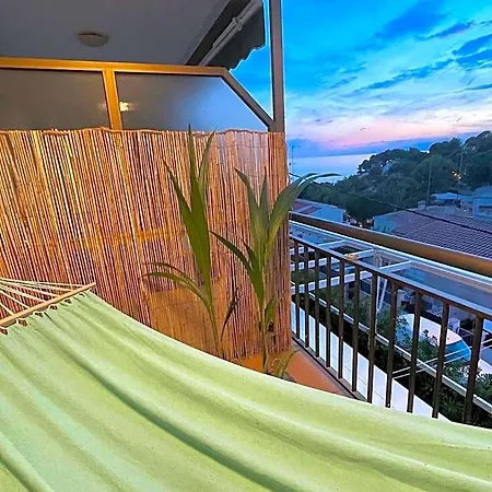 Front Retro Hideaway In Salou