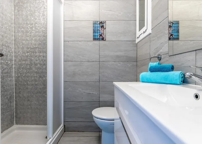 Front Retro Hideaway In