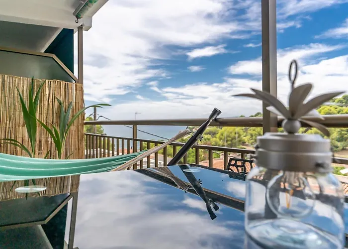 Front Retro Hideaway In Apartament *