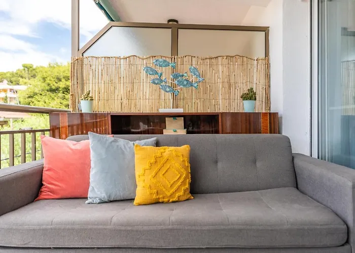 Front Retro Hideaway In Apartament Salou