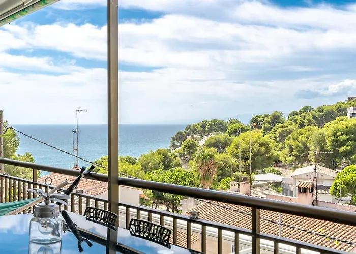 Front Retro Hideaway In Apartament