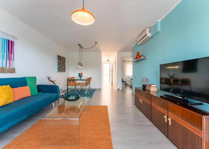 Front Retro Hideaway In Σαλού