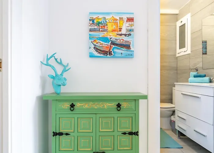 Front Retro Hideaway In Σαλού